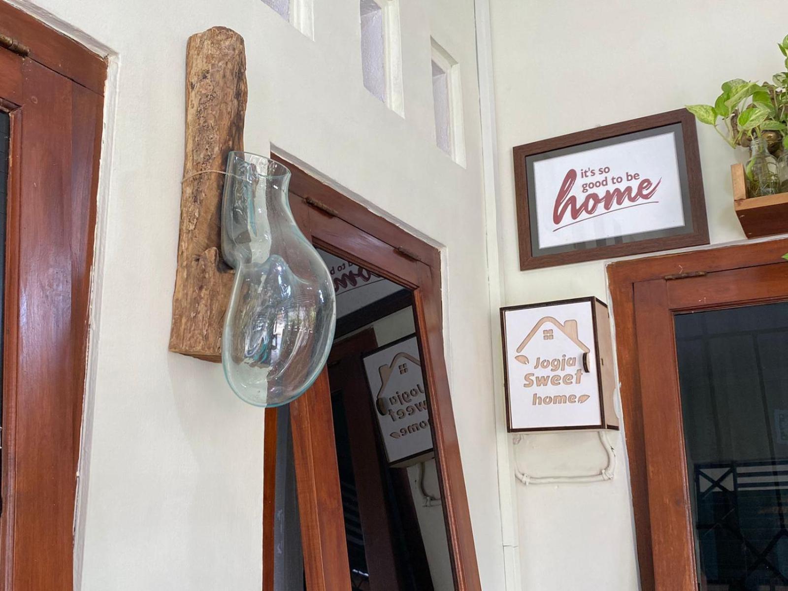 Coliving Jogja Sweet Home Kost Lengkap Di Jogjakarta Exterior foto